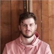 Etudiant en communication digitale, je suis également intéressé par l'Histoire